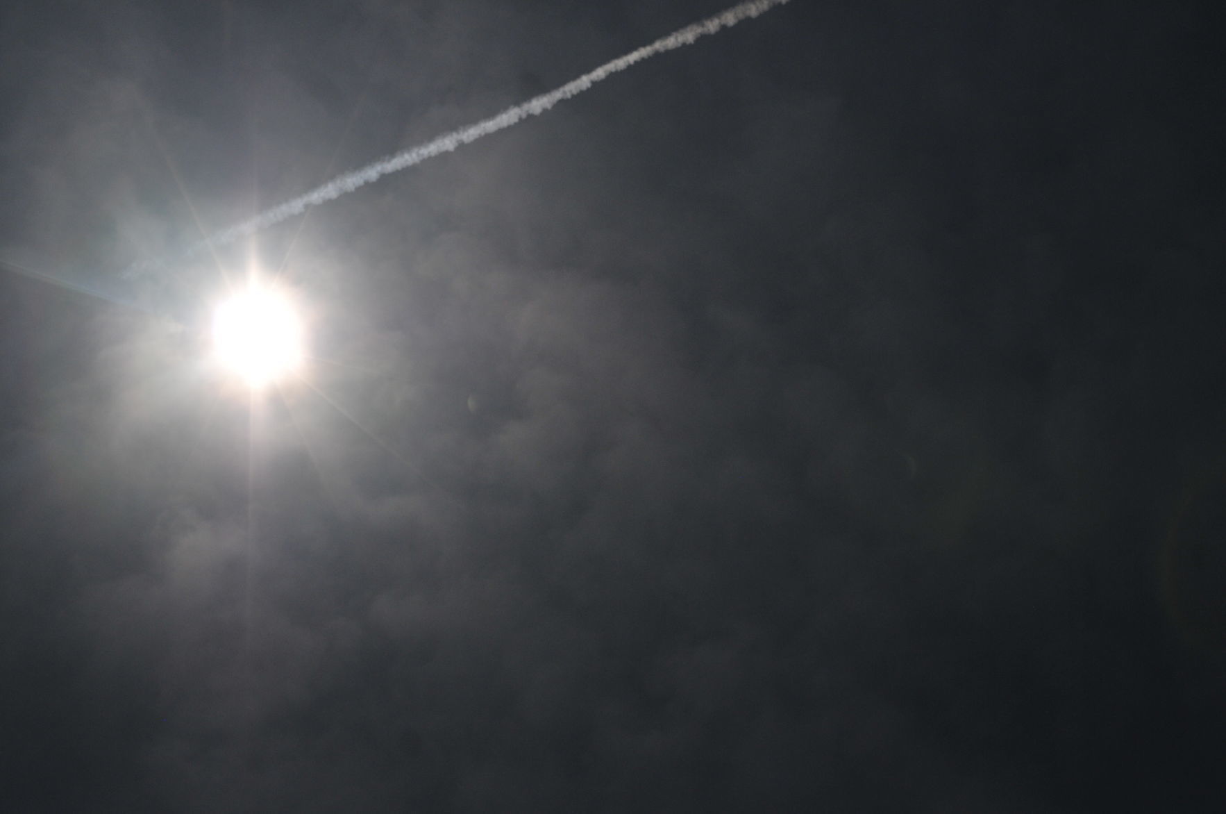 Plane contrail